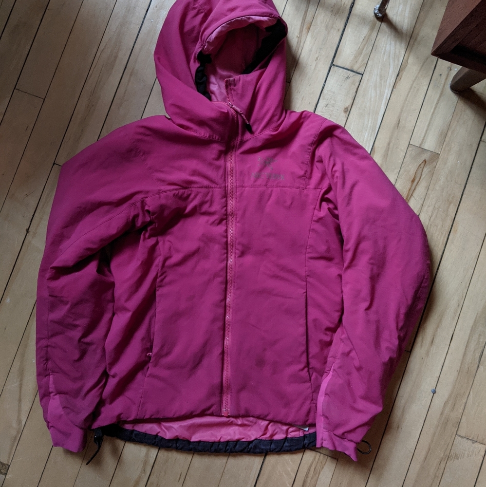 Arc'teryx atom Sv in pink